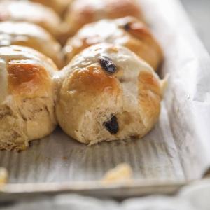 Iceland 6 Hot Cross Buns